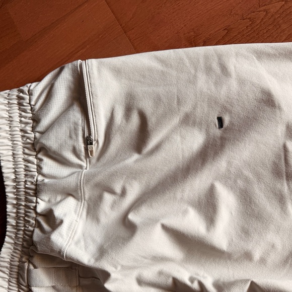 Lululemon Men's White Jogger - Picture 4 of 5